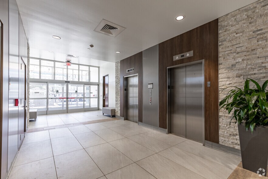 More Photos Of 540 Madison Oak Dr, San Antonio Medical For Lease