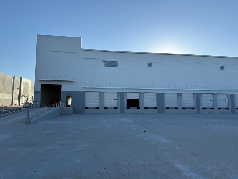 More Photos Of 4130 W Gandy Blvd, Tampa Unknown For Lease