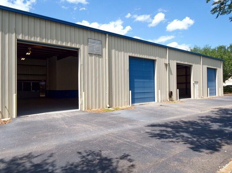 More Photos Of 402 Chairman Ct, DeBary Warehouse For Lease