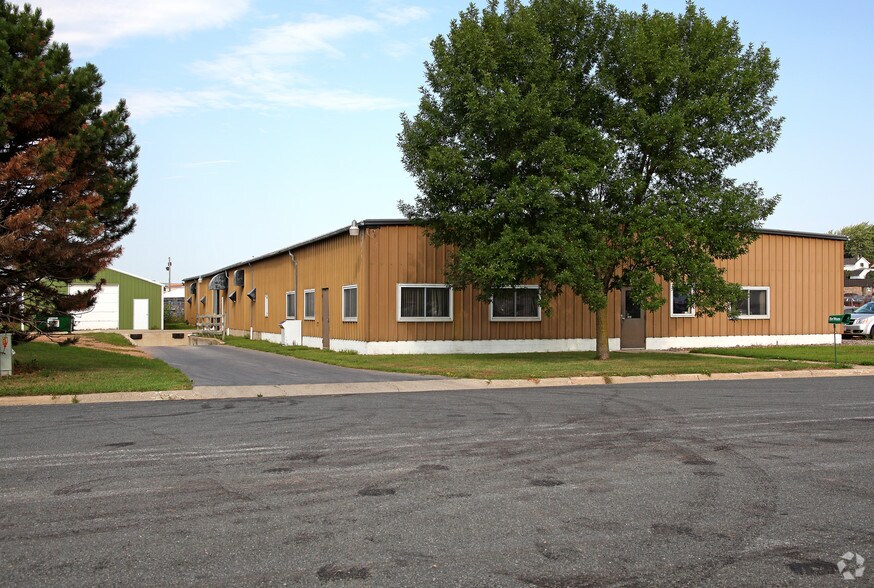 Primary Photo Of 820 Pine St S, Waconia Warehouse For Lease