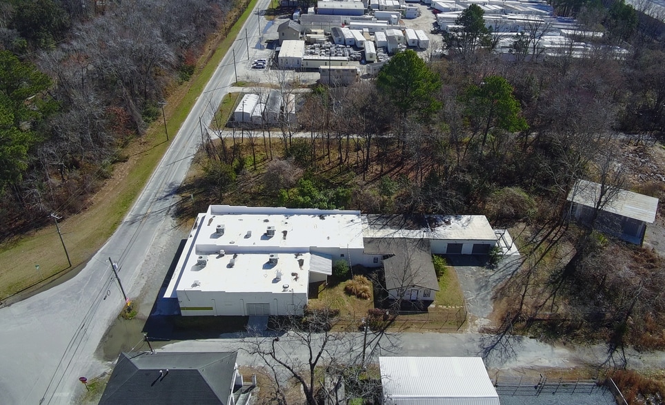 Primary Photo Of 2744 Louisville Rd, Savannah Light Distribution For Sale