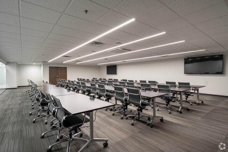 More Photos Of 4600 W 77th St, Edina Unknown For Lease