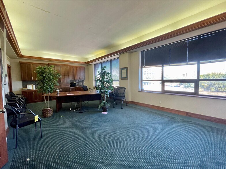 More Photos Of 901 S 1st St, Abilene Office For Lease