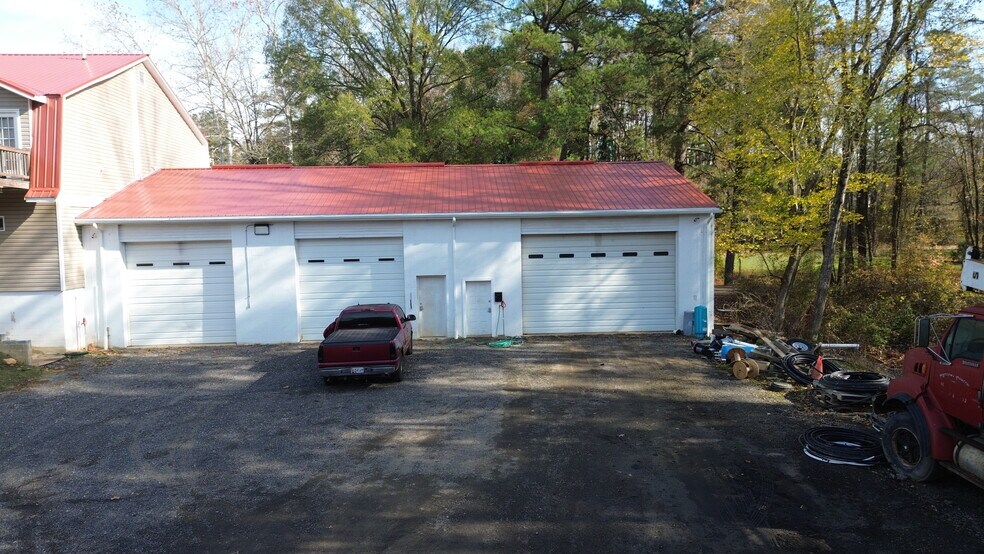 More Photos Of 24380 Hollywood Rd, Hollywood Flex For Lease