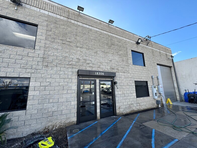 More Photos Of 18306 Eddy St, Northridge Service For Lease