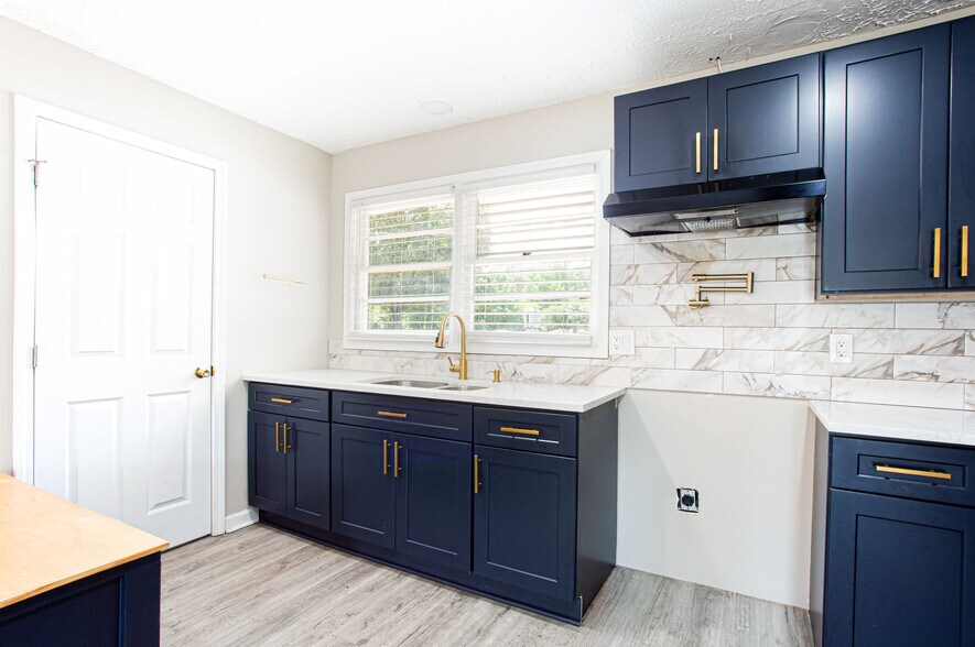 More Photos Of 2758 Five Forks Trickum Rd, Lawrenceville Office For Sale