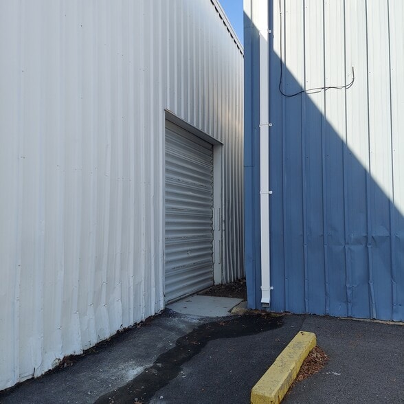 More Photos Of 5595 Raby Rd, Norfolk Warehouse For Lease