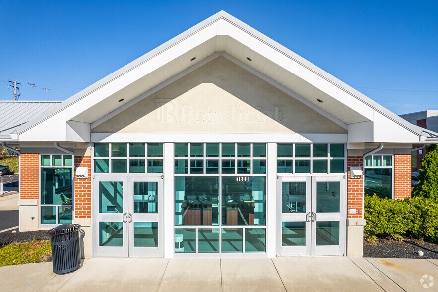 More Photos Of 1600 Sumneytown Pike, Lansdale Bank For Lease