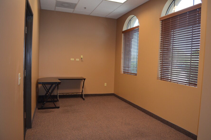 More Photos Of 1355 N Greenfield Rd, Mesa Office For Lease