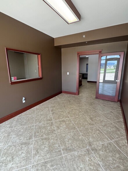 More Photos Of 1000 Hedstrom Dr, Ashland Warehouse For Lease
