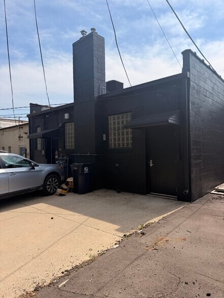 More Photos Of 28142 Woodward Ave, Royal Oak Storefront For Lease