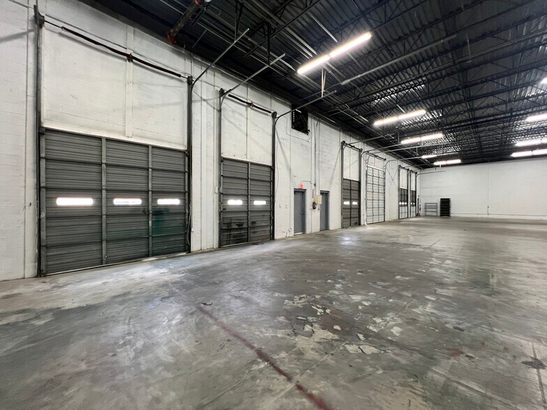 More Photos Of 2575 Cobb International Blvd, Kennesaw Warehouse For Lease