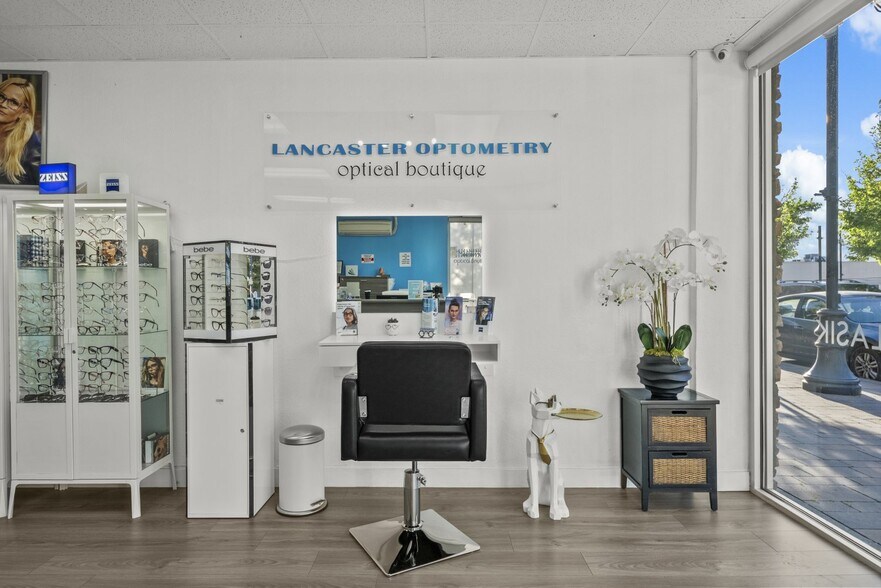 More Photos Of 516 W Lancaster Blvd, Lancaster Freestanding For Lease