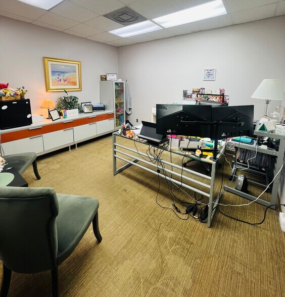 More Photos Of 4777 E State St, Rockford Medical For Sale