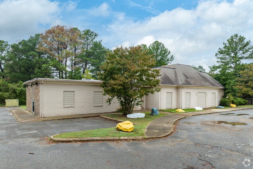 More Photos Of 2863 Getwell Rd, Memphis General Retail For Lease