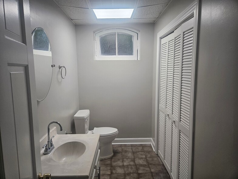 More Photos Of 1110 Brookstown Ave, Winston-Salem Office For Lease