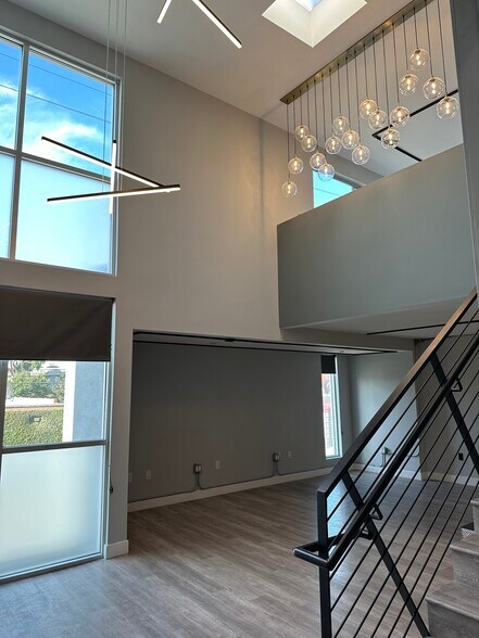 More Photos Of 2332 Cotner Ave, Los Angeles Loft Creative Space For Lease