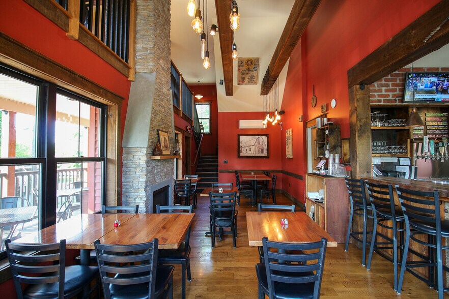 More Photos Of 368 E Main St, Middletown Restaurant For Sale