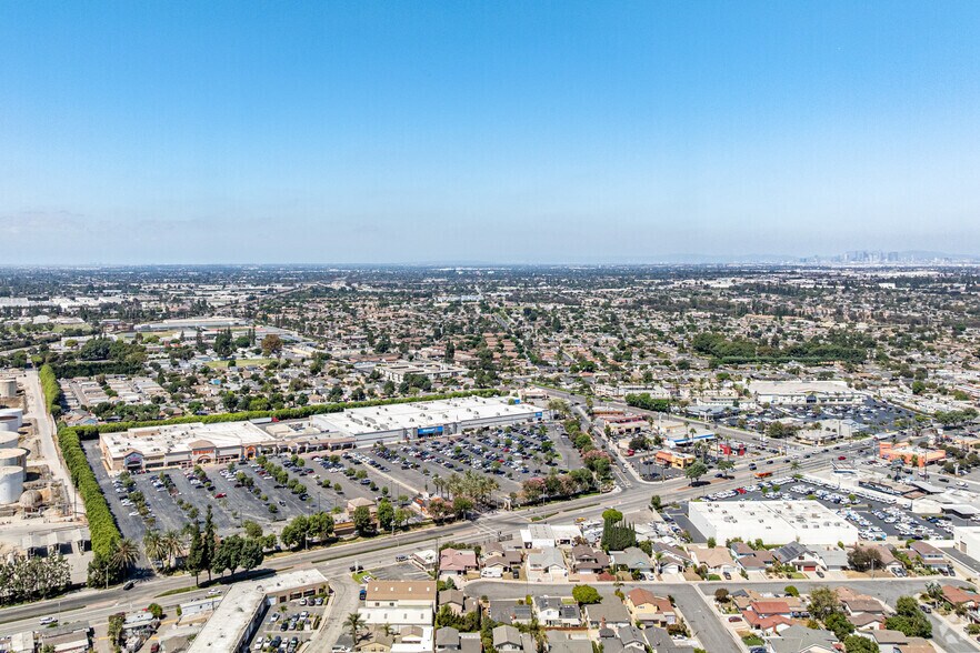 More Photos Of 14525 Lakewood Blvd, Paramount Storefront Retail Office For Sale