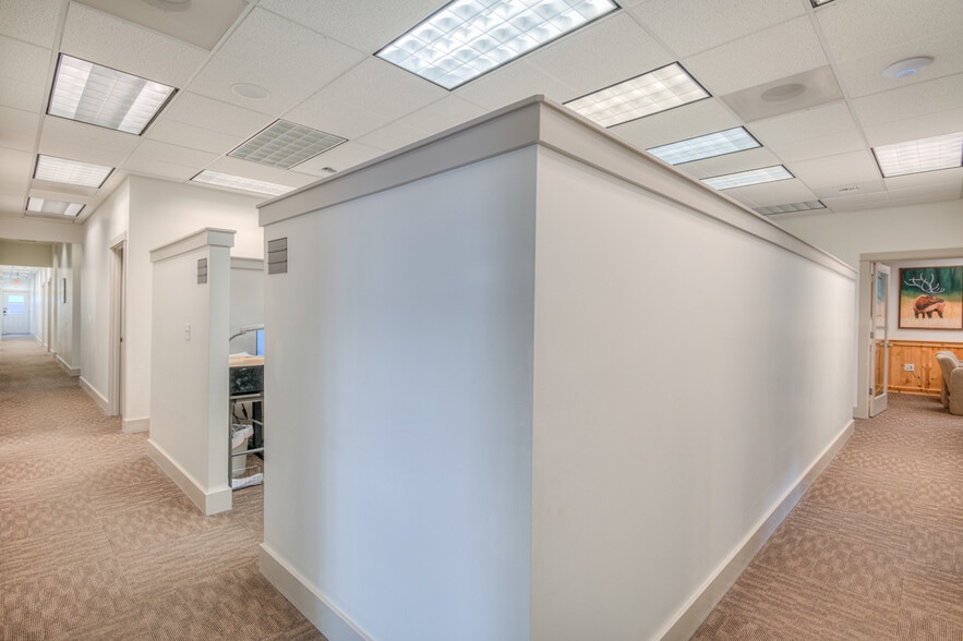 More Photos Of 2464 SW Glacier Pl, Redmond Office For Sale