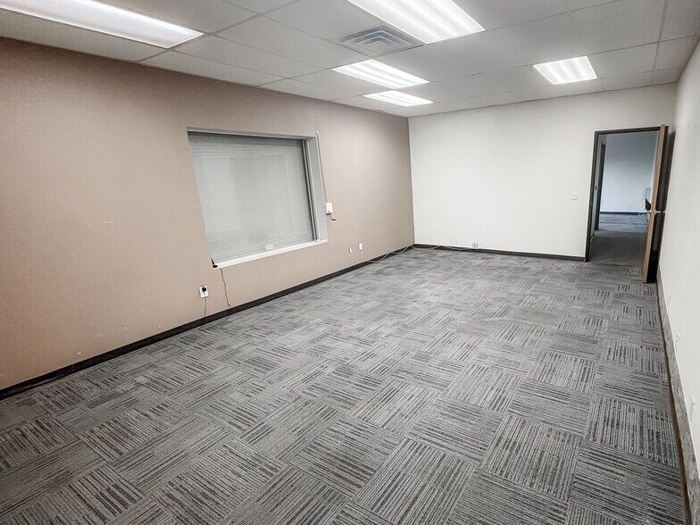 More Photos Of 4340 E Alexander Rd, Las Vegas Warehouse For Lease