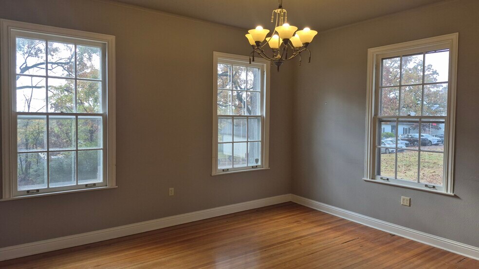 More Photos Of 1656 Malvern Ave, Hot Springs Office For Lease