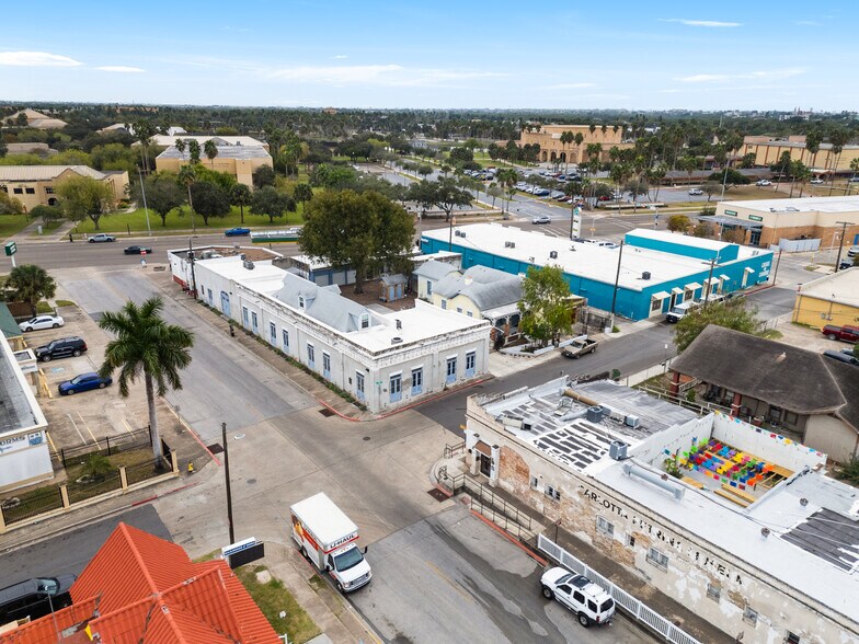 More Photos Of 828 E 15th St, Brownsville Office For Sale