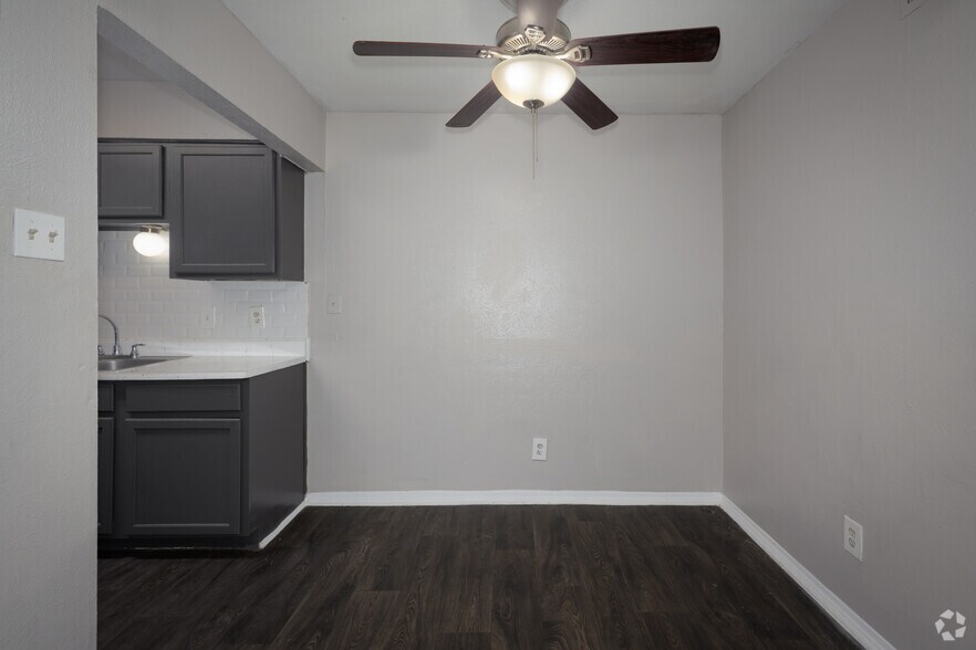 More Photos Of 834 Timberlake Dr, Arlington Apartments For Sale