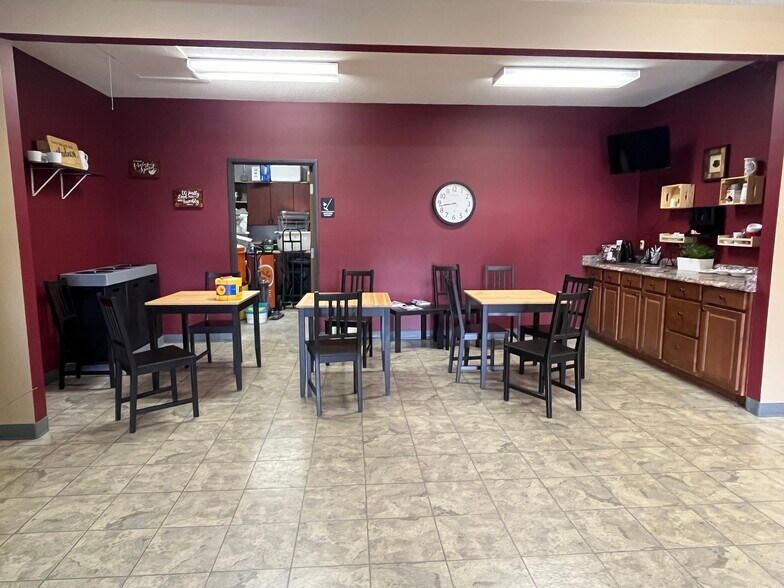 More Photos Of 1270 W Commerce St, Milford Religious Facility For Lease