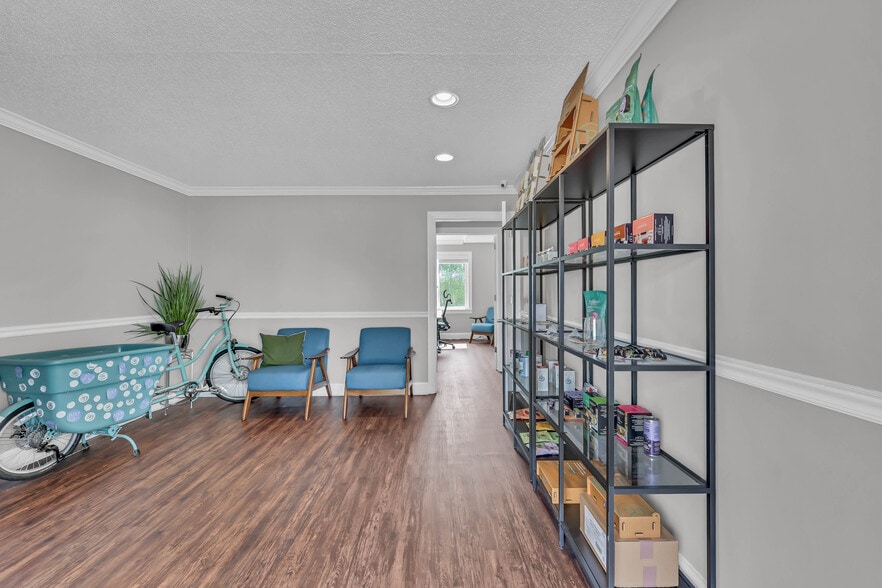 More Photos Of 1758 Memorial Dr, Clarksville Medical For Lease