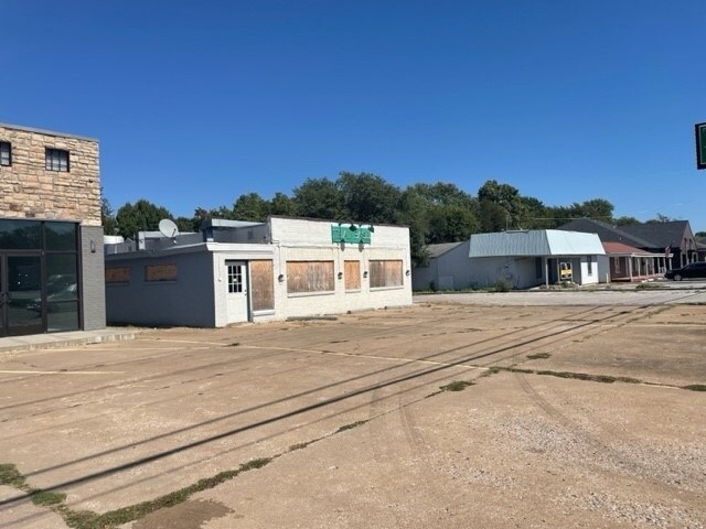 More Photos Of 1421 E Sunshine St, Springfield Storefront Retail Office For Sale