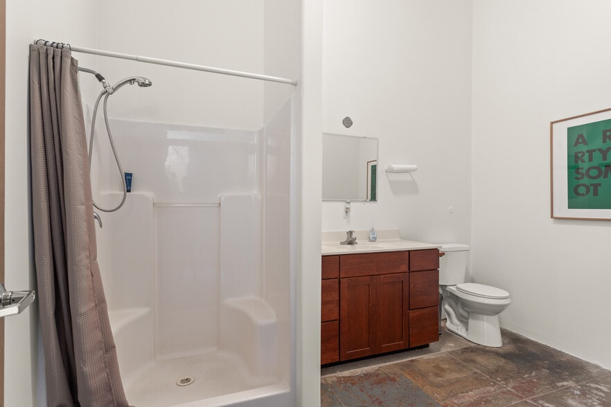 More Photos Of 1312 S Pacific Ave, San Pedro General Retail For Sale