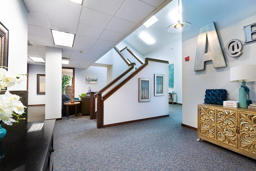 More Photos Of 16250 Knoll Trail Dr, Dallas Office For Lease