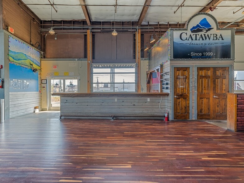 More Photos Of 212 S Green St, Morganton Bar For Sale