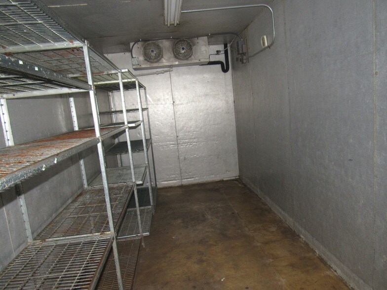 More Photos Of 275 Laing St, Redgranite Supermarket For Lease