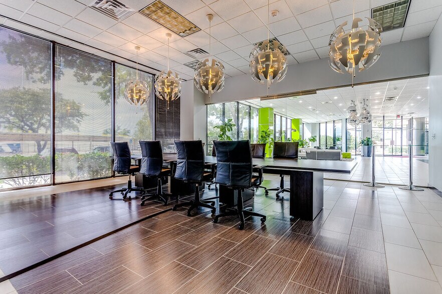 More Photos Of 2350 Valley View Ln, Dallas Loft Creative Space For Lease