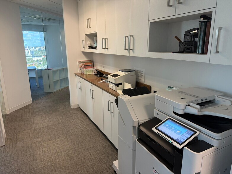 More Photos Of 2601 S Bayshore Dr, Coconut Grove Office For Lease