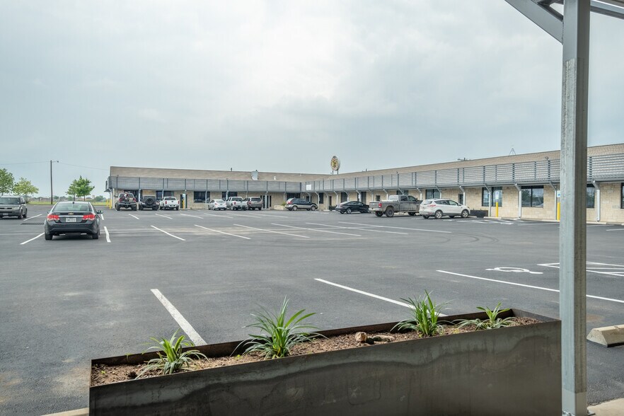 More Photos Of 305 Limestone Ter, Jarrell Unknown For Lease