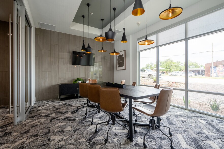 More Photos Of 2717 S Lamar Blvd, Austin Apartments For Lease