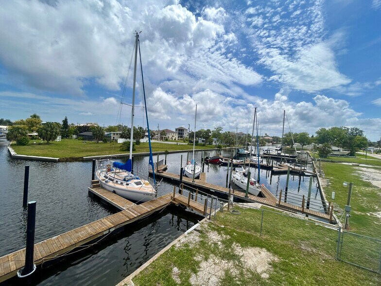 More Photos Of 6501 Boatyard Dr, Hudson Specialty For Sale