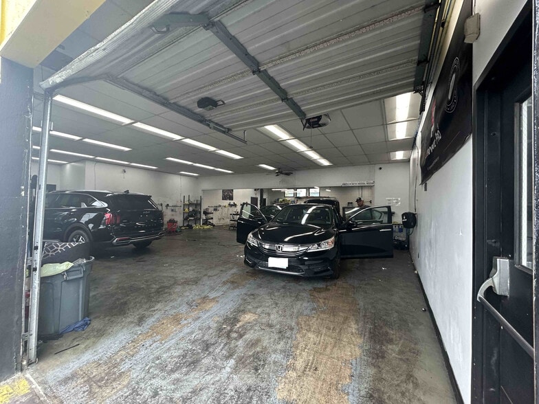 More Photos Of 13600 NE Spring Blvd, Bellevue Warehouse For Lease