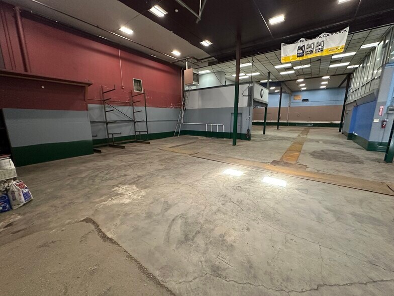 More Photos Of 1220 Mark St, Bensenville Warehouse For Lease