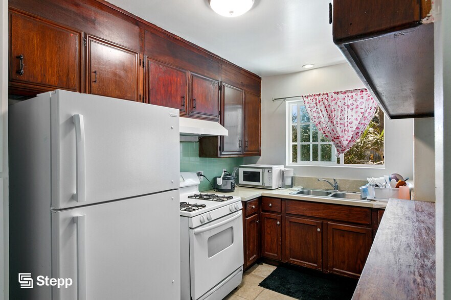 More Photos Of 1070 Chestnut Ave, Long Beach Apartments For Sale