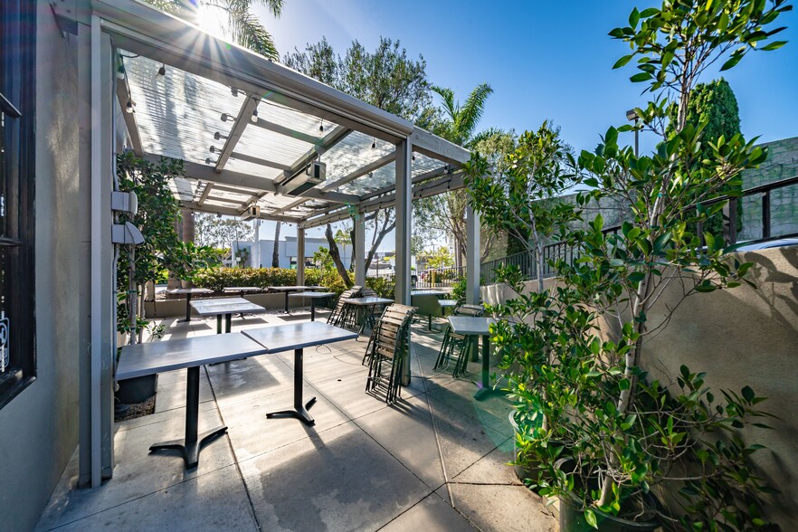 More Photos Of 3222 E Coast Hwy, Corona Del Mar General Retail For Lease