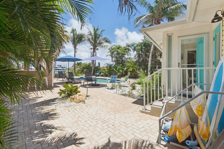 More Photos Of 110 Devon Dr, Clearwater Specialty For Sale