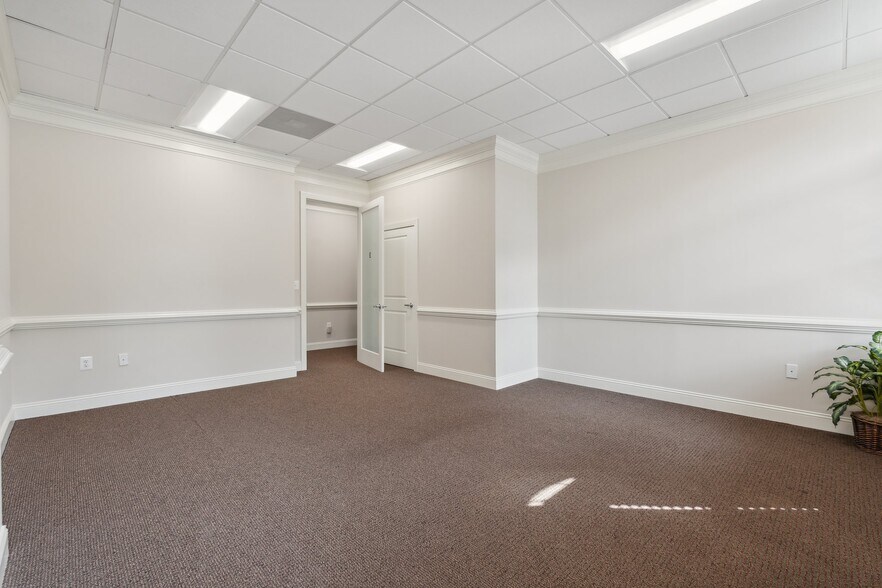 More Photos Of 1680 E Gude Dr, Rockville Office Residential For Lease