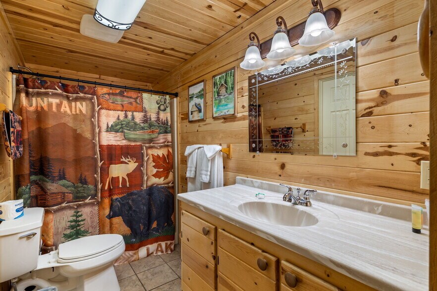 More Photos Of 1022 S Hunter Creek Dr, Payson Hotel For Sale