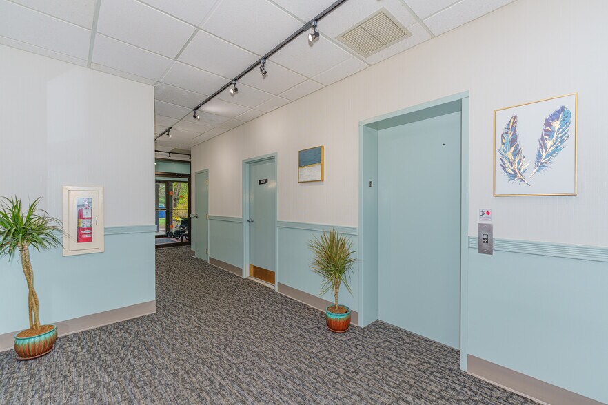 More Photos Of 961-963 State Route 146, Clifton Park Medical For Lease