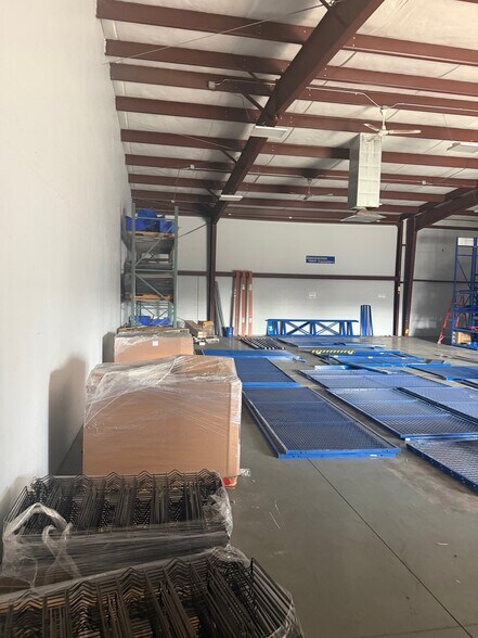 More Photos Of 17981 Ideal Pkwy, Manteca Flex For Lease