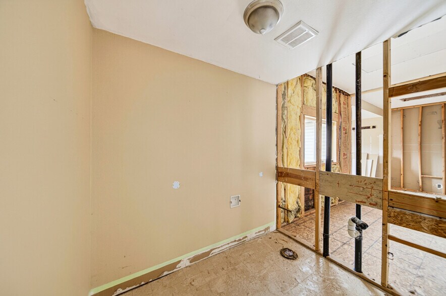 More Photos Of 123 2nd St, Elko Office For Sale